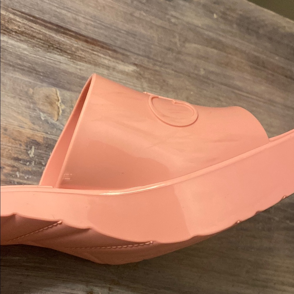 Gucci Pink Sandal - Picture 3 of 15